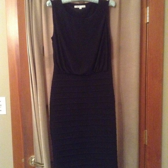 Special occassion LBD dress flattering xs - Picture 1 of 8